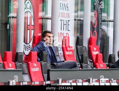 Milano, Italia. 21 Apr 2021. Paolo Maldini Technical Area Director dell'AC Milan ha visto durante la Serie UNA partita di calcio 2020/21 tra AC Milan e US Sassuolo allo Stadio Giuseppe Meazza. (Punteggio finale; AC Milan 1:2 US Sassuolo) (Foto di Fabrizio Carabelli/SOPA Images/Sipa USA) Credit: Sipa USA/Alamy Live News Foto Stock