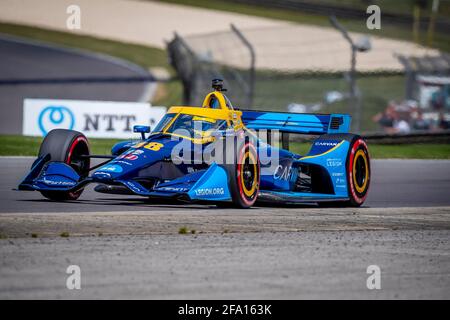 Birmingham, Alabama, Stati Uniti. 17 Apr 2021. JIMMIE JOHNSON (R) (48) degli Stati Uniti pratica per l'Honda Indy Grand Prix di Alabama al Barber Motorsports Park di Birmingham, Alabama. Credit: Brian Spurlock Grindstone Media/ASP/ZUMA Wire/Alamy Live News Foto Stock