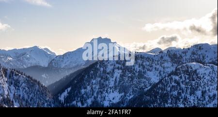 Paesaggio montano canadese in inverno Foto Stock