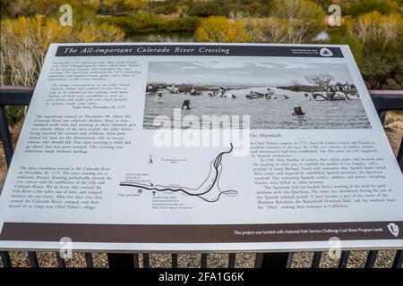 Colorado River, AZ, USA - 22 dicembre 2019: L'importante Colorado River Crossing Foto Stock