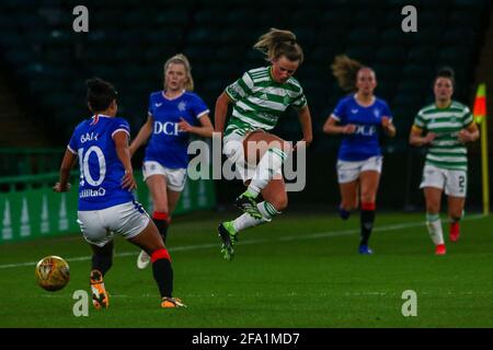 Glasgow. REGNO UNITO. 21 Apr 2021. Azione durante la Scottish Building Society SWPL1 Fixture Celtic FC vs Rangers FC, Celtic Park, Glasgow. 21/04/2021 | Credit Colin Poultney/Alamy Live News Foto Stock