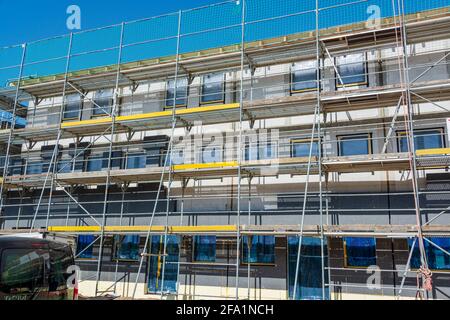 Neubaugebiet für Wohneigentum in einer gemischten Einfusien- und Mehrfamilienhaus variante Foto Stock