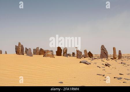 Sito originale nel deserto occidentale del 'Circolo del Calendario' Nabta Playa, deserto nubiano, Egitto Foto Stock