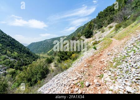 Sentiero escursionistico nella valle del salib Wadi el, Kfardebian, Libano Foto Stock