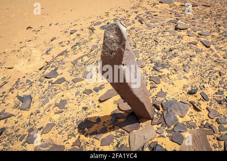 Sito originale nel deserto occidentale del 'Circolo del Calendario' Nabta Playa, deserto nubiano, Egitto Foto Stock