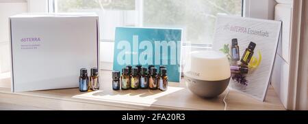 Riga, Lettonia - 8 aprile 2021: DoTERRA Home Essentials Kit oli essenziali. Oli essenziali naturali di qualità. Foto Stock