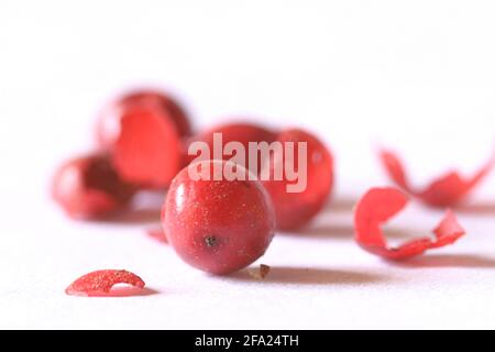 Peperone brasiliano, aroeira, pepe rosa, peperone allargato, wilelaiki, Wilaiki, Christmasberry (Schinus terebinthifolius), pepe rosso Foto Stock