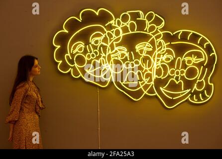 Londra, Regno Unito. 22 Apr 2021. Tschabalala Self, Wash N' Set (giallo), 2019. Stima: £40,000 - 60,000 Bonhams Contemporary Art sale Credit: Mark Thomas/Alamy Live News Foto Stock