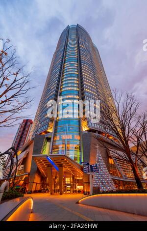 Tokyo, Giappone - 11 dicembre 2015: Vista della Roppongi Hills Mori Tower Foto Stock