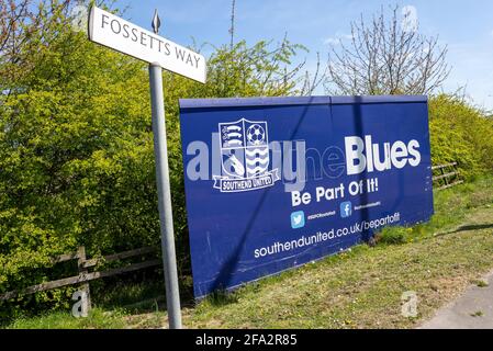 Fossetts Way, Southend on Sea, Essex, Regno Unito. 22 Apr 2021. Il club calcistico Southend Utd sta languendo nei pressi del fondo della Lega due e ad alto rischio di retrocessione nello status di non campionato. I fan incolpano il presidente Ron Martin per aver puntato sullo sviluppo di Roots Hall per l'edilizia abitativa verso il passaggio a un nuovo stadio di sviluppo nei campi di Fossetts Farm a spese della squadra. Una perdita all'Oriente questo sabato confermerebbe la relegazione Foto Stock