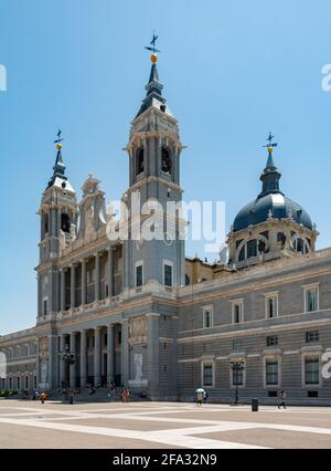 Una foto della Catedral de la Almudena (Madrid). Foto Stock