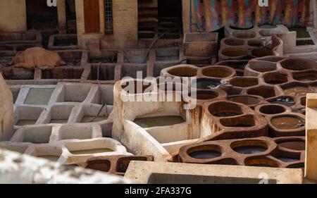 Una foto del famoso Tannery Chouara a Fes el Bali (Fez). Foto Stock