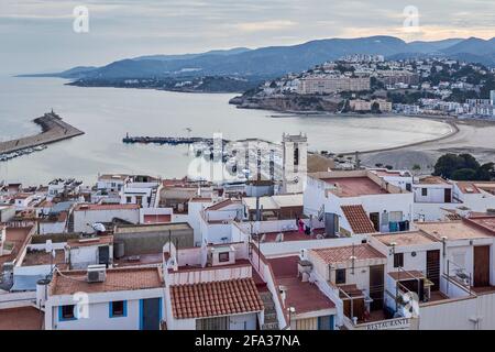 spiaggia della città di Peñíscola in Castellón (Comunità Valenciana). Affascinante città di Spagna Foto Stock