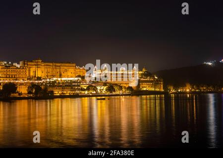 Palazzo della città, Udaipur durante Diwali Foto Stock