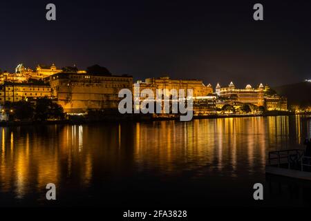 Palazzo della città, Udaipur durante Diwali Foto Stock