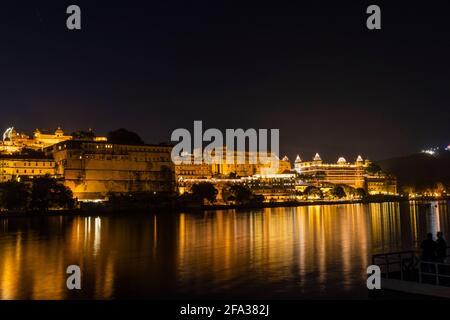 Palazzo della città, Udaipur durante Diwali Foto Stock