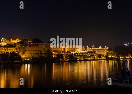 Palazzo della città, Udaipur durante Diwali Foto Stock