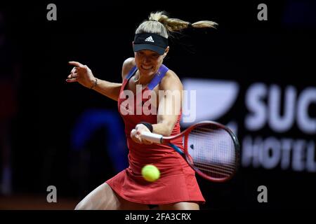 Stoccarda, Germania. 22 Apr 2021. Tennis, WTA Tour - Stoccarda, Singles, Donne, Round of 16, Svitolina (Ucraina) - Curber (Germania), Porsche Arena: Angelique Curber. Credit: Thomas Kienzle/AFP-Pool/dpa/Alamy Live News Foto Stock