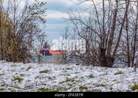 Detroit, Michigan - UN grande battello fluviale dei laghi gestito dalla Canada Steamship Lines entra nel lago St. Clair dopo essere passato attraverso il fiume Detroit. Foto Stock