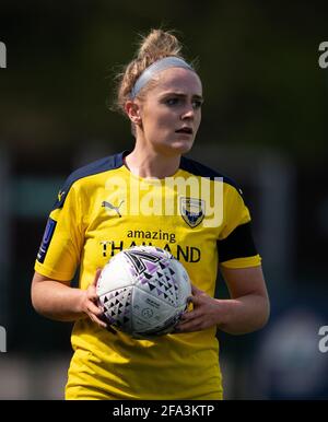 Ryal Quay, Regno Unito. 18 Apr 2021. Hannah MacKenzie di Oxford United Women durante la partita della fa Cup femminile tra Oxford United Women e Charlton Athletic Women presso la Court Place Farm, Oxford, il 18 aprile 2021. Foto di Andy Rowland. Credit: Prime Media Images/Alamy Live News Foto Stock