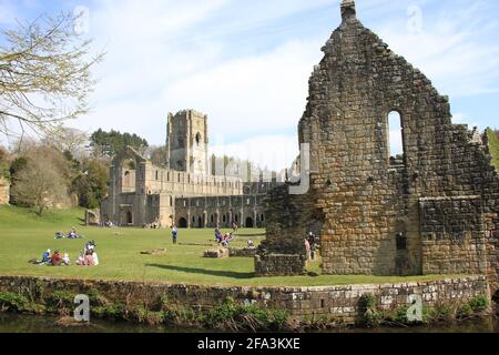 Fontane Abbey nella primavera 2021 Foto Stock