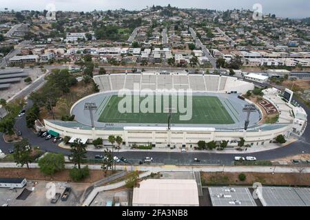 Una vista aerea dello Stadio Weingart (ex stadio ELAC) nel campus dell'East Los Angeles College, giovedì 22 aprile 2021, a Monterey Park, Cali Foto Stock