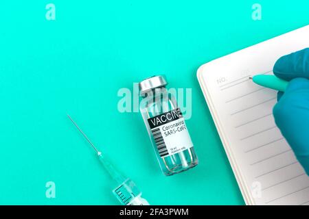 Immunizzazione sanità e cura di fondo, medico con fiala vaccino covid-19, vaccino di concetto foto Foto Stock