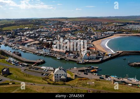 Vista aerea del porto di Eyemouth e del centro città, Berwickshire, Scozia. Foto Stock