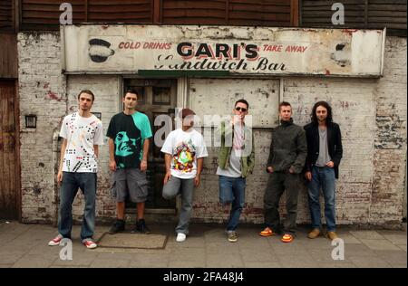 Elmore Judd.... (l a r) Tom Skinner, Louis Slipperz, Enrique Joyette, Jesse Hackett, Leon de Bretagne e Chris Morphitis pic David Sandison 17/6/2007 Foto Stock