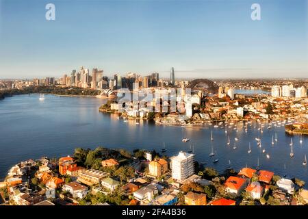 I sobborghi di Sydney Kurraba e Kirribilli sulla Lower North Shore intorno al porto - vista dei principali punti di riferimento della citta' di Sydney. Foto Stock