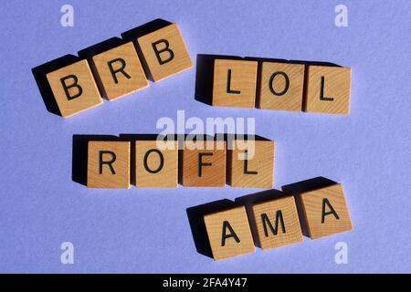 Gli acronimi utilizzati nel testo parlano, inclusi BRB, LOL, ROFL e ama, o Chiedi qualcosa Foto Stock