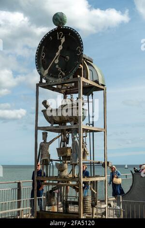 Orologio acquatico sul molo Southwold a Suffolk, Regno Unito Foto Stock