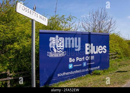 Costruzione sito di imbarco intorno proposto Southend Utd club di calcio nuovo stadio di allenamento in Fossetts Way, Fossetts Farm. Affissioni, con slogan Foto Stock