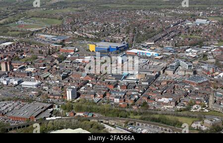 Veduta aerea di Ashton-under-Lyne, una città di mercato a Tameside, Greater Manchester, Regno Unito Foto Stock