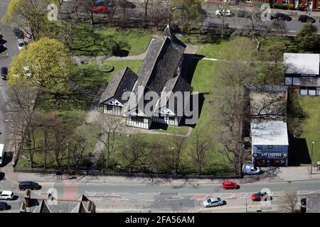 Veduta aerea della Chiesa di San Lorenzo, Denton (una chiesa dell'Inghilterra luogo di culto) Greater Manchester Foto Stock