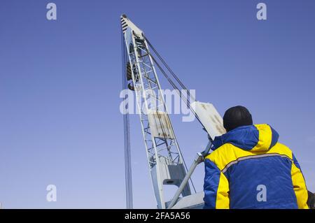 Braccio della gru di sollevamento e man Foto Stock