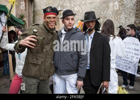 Festa tradizionale del carnevale nelle vie di Poggio Mirteto, Italia, 02 21 2010 Foto Stock