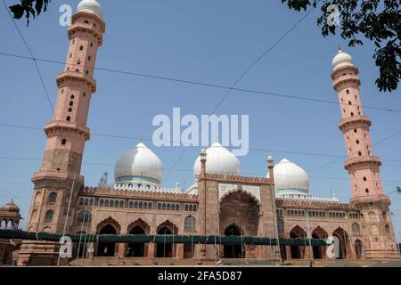 Bhopal, India - 2021 marzo: Viste della moschea Taj ul Masjid a Bhopal il 26 marzo 2021 a Madhya Pradesh, India. Foto Stock