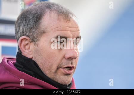 Huddersfield, Inghilterra - 22 aprile 2021 - Ian Watson Head Coach of Huddersfield Giants pre-match durante il Rugby League Betfred Super League Round 4 Huddersfield Giants vs St. Helens al John Smith's Stadium, Huddersfield, UK Foto Stock