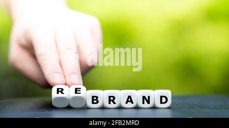 I dadi formano l'espressione "brand". Foto Stock