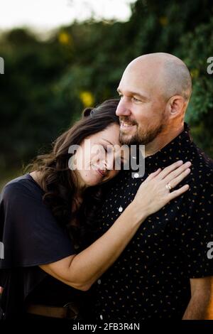 Marito e moglie si sncontrano nel giardino di San Diego Foto Stock