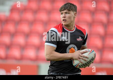 Keanan Brand (24) di Leigh Centurions durante il caldo pre-gioco su Foto Stock