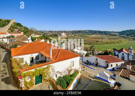 Obidos, un tradizionale borgo medievale portato alle brughiere nel 12 ° secolo. Portogallo Foto Stock