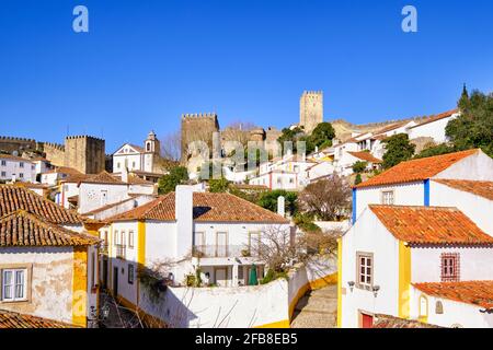 Obidos, un tradizionale borgo medievale portato alle brughiere nel 12 ° secolo. Portogallo Foto Stock