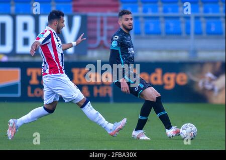 TILBURG, PAESI BASSI - 23 APRILE: Vangelis Pavlidis di Willem II e Ahmed Touba di RKC Waalwijk durante la partita Eredivisie tra Willem II e RKC Waalwijk a Koning Willem II Stadion il 23 aprile 2021 a Tilburg, Paesi Bassi (Foto di Joris Verwijst/Orange Pictures) Foto Stock