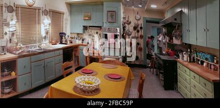 La cucina di Julia Child della sua casa di Irving Street, Cambridge, Massachusetts, è stata messa in mostra allo Smithsonian Institution National Museum. Foto Stock