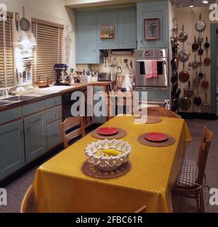 La cucina di Julia Child della sua casa di Irving Street, Cambridge, Massachusetts, è stata messa in mostra allo Smithsonian Institution National Museum. Foto Stock