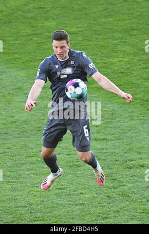 Karlsruhe, Germania. 23 Apr 2021. Kevin Wimmer (KSC). GES/Calcio/2. Bundesliga: Karlsruher SC - Kickers Wurzburg, 23 aprile 2021 Calcio: 2 Lega: Karlsruher SC vs Kickers Wurzburg, Karlsruhe, 23 aprile 2021 | Use worldwide Credit: dpa/Alamy Live News Foto Stock