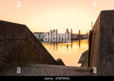 Tramonto a Passau in autunno, Baviera, Germania Foto Stock