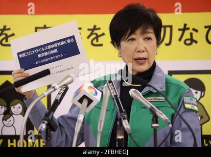 Tokyo, Giappone. 23 Apr 2021. Il Governatore di Tokyo Yuriko Koike parla prima della stampa presso l'ufficio del Governo Metropolitano di Tokyo venerdì 23 aprile 2021. Il governo giapponese ha dichiarato una dichiarazione di emergenza COVID-19 sulle prefetture di Tokyo, Osaka, Kyoto e Hyogo. Credit: Yoshio Tsunoda/AFLO/Alamy Live News Foto Stock